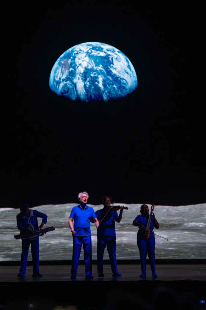 David Byrne στο ΚΠΙΣΝ: Το Ξέφωτο χόρεψε με Talking Heads, synth-pop και art-punk David Byrne στο ΚΠΙΣΝ: Το Ξέφωτο χόρεψε με Talking Heads, synth-pop και art-punk
