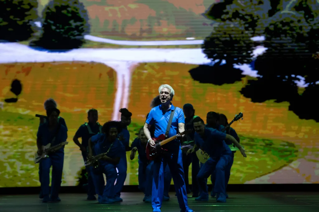 David Byrne στο ΚΠΙΣΝ: Το Ξέφωτο χόρεψε με Talking Heads, synth-pop και art-punk David Byrne στο ΚΠΙΣΝ: Το Ξέφωτο χόρεψε με Talking Heads, synth-pop και art-punk