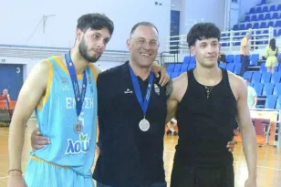 Η συγκινητική φωτογραφία του Γιάννη Μπαζίνα με τον Περικλή και τον Νάσο