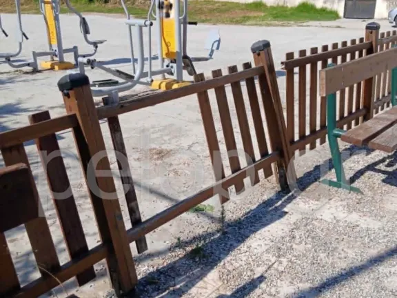 Βραχνέικα: Νεαροί προκάλεσαν καταστροφές στην παιδική χαρά ΦΩΤΟ