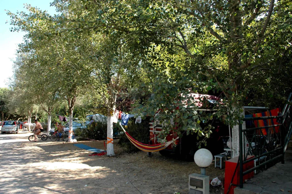 Camping: 5 ονειρικές στάσεις στην Πελοπόννησο Camping: 5 ονειρικές στάσεις στην Πελοπόννησο