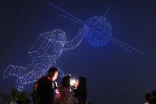 Κίνα: 6.000 drones φώτισαν τον ουρανό σε φαντασμαγορικό show ΒΙΝΤΕΟ