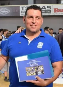 Ο Αρης Ξενούλης πιάνει δουλειά στην ΑΓΕ Ζακύνθου Ο Αρης Ξενούλης πιάνει δουλειά στην ΑΓΕ Ζακύνθου