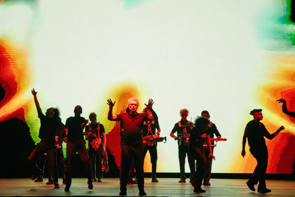 David Byrne στο ΚΠΙΣΝ: Το Ξέφωτο χόρεψε με Talking Heads, synth-pop και art-punk David Byrne στο ΚΠΙΣΝ: Το Ξέφωτο χόρεψε με Talking Heads, synth-pop και art-punk