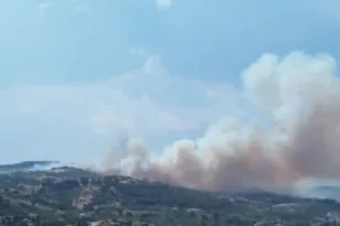 Ανεξέλεγκτη πυρκαγιά με έναν νεκρό στο Δερβένι Ωραιοκάστρου, μηνύματα από το 112, ΒΙΝΤΕΟ