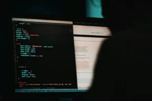 Νέα εστία φωτιάς για τις υποκλοπές άναψε το «Βήμα της Κυριακής»