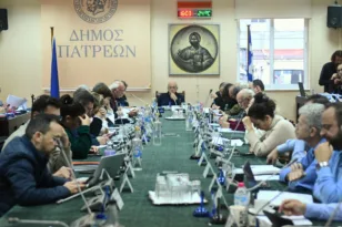 Σβόλης σε Πελετίδη για το τρένο: Ας επανεξεταστεί η πρωταρχική σκέψη, η περιμετρική χάραξη