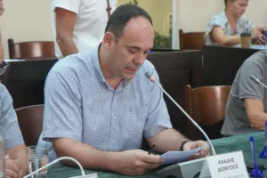 Τρομακτικό περιστατικό στον πεζόδρομο της Ρήγα Φεραίου: Επιναν καφέ και λούστηκαν τα λύματα