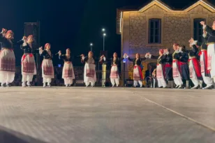 Πάτρα: Πάνω από 1.000 θεατές στα Παλαιά Σφαγεία για το «Εγώ η Θάλασσα» ΦΩΤΟ