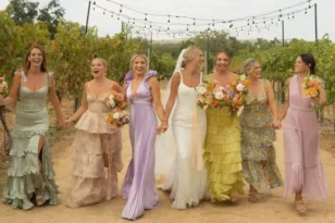 Wedding season: Οι στιλιστικές επιλογές για καλεσμένες σε καλοκαιρινό γάμο