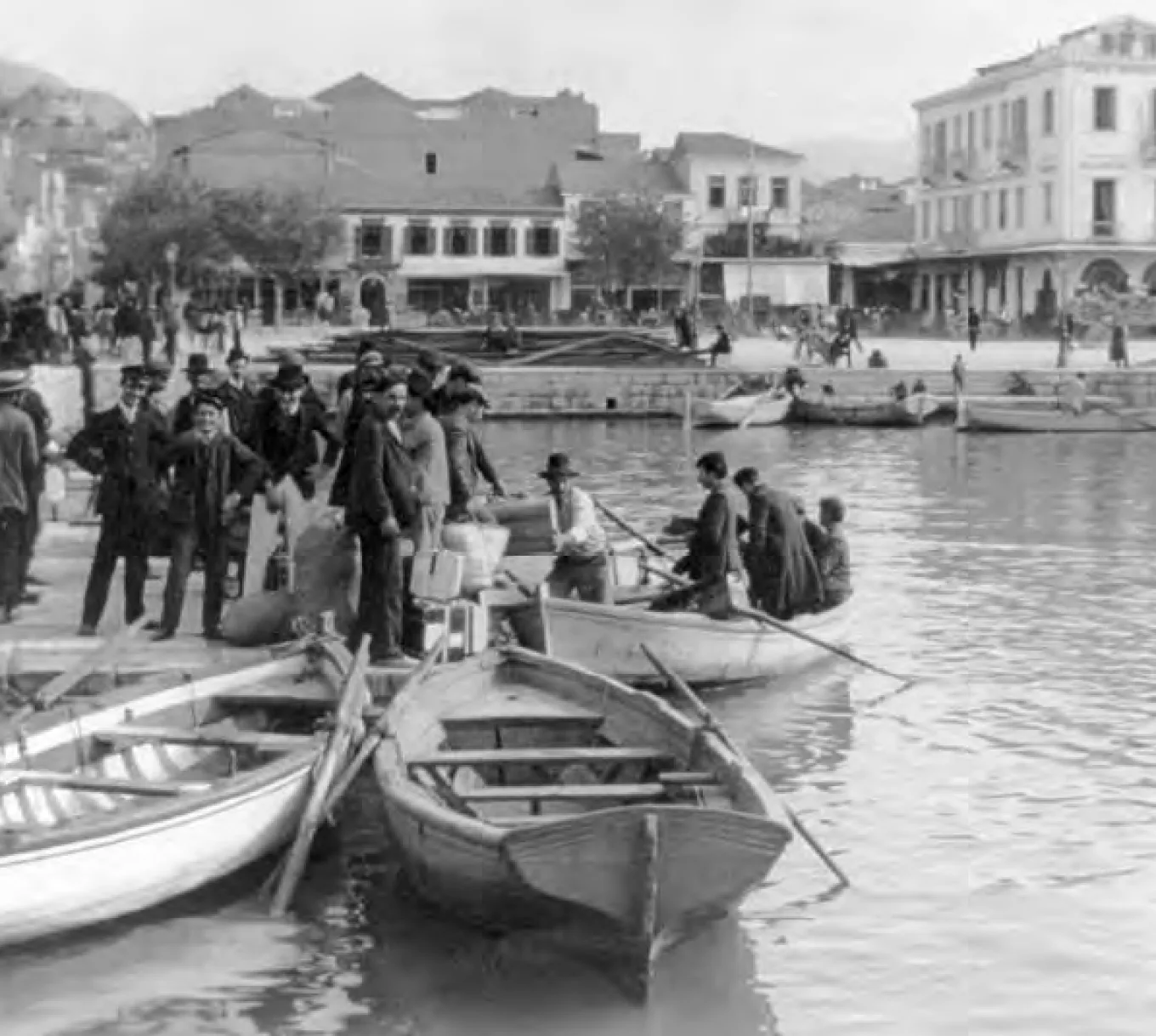Η Πάτρα ήταν η πύλη φυγής της Ελλάδας, πριν γίνει η «πύλη προς τη Δύση» Η Πάτρα ήταν η πύλη φυγής της Ελλάδας, πριν γίνει η «πύλη προς τη Δύση»