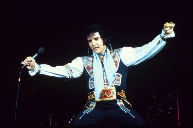 Elvis Presley: Το τελευταίο live, το «Can’t Help Falling in Love» και η βραδιά που γράφτηκε αργότερα στην ιστορία