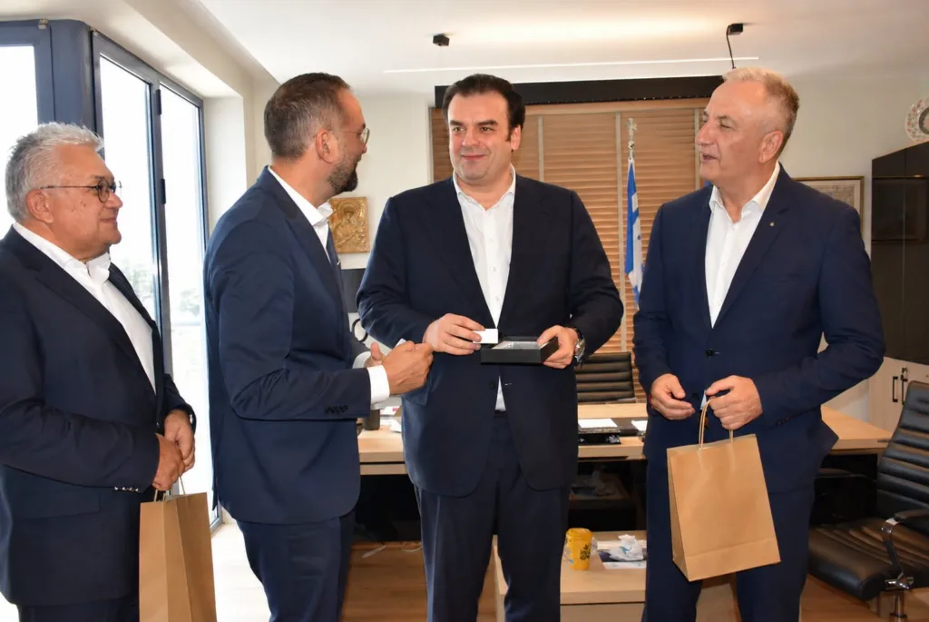 Ο Υπουργός Οικονομικών Κυρ. Πιερρακάκης έστειλε μήνυμα από την Πάτρα, «Εξωστρέφεια ή εσωστρέφεια» Ο Υπουργός Οικονομικών Κυρ. Πιερρακάκης έστειλε μήνυμα από την Πάτρα, «Εξωστρέφεια ή εσωστρέφεια»