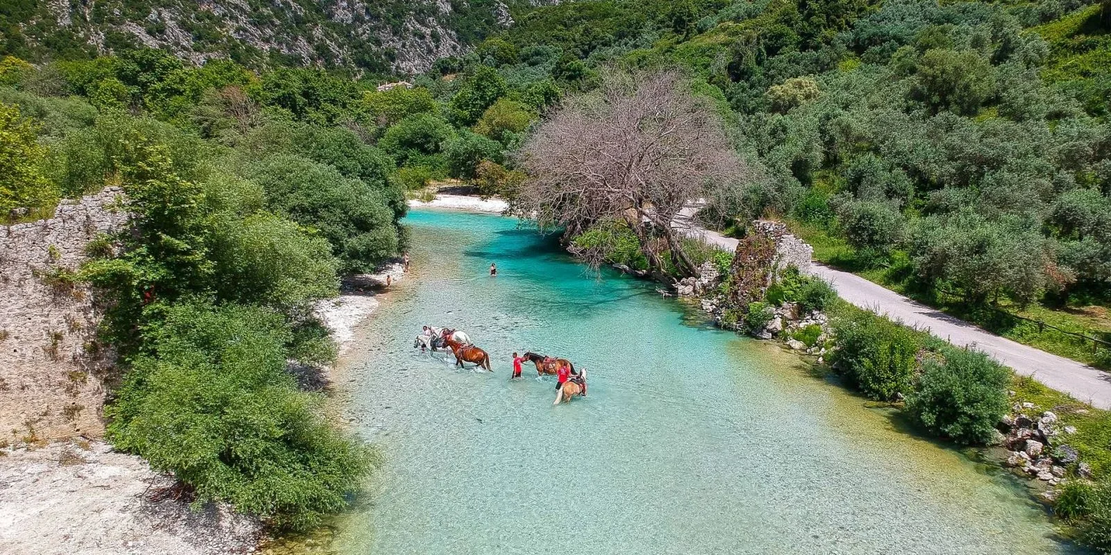 Πού να πας διακοπές στην Ελλάδα χωρίς ακτοπλοϊκά, άγχος και υπερβολική πολυκοσμία