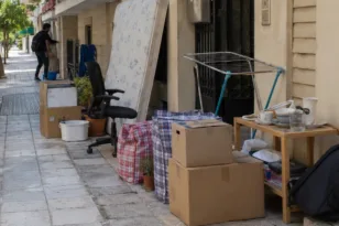 Πάτρα: Κούτες, στρώματα και αγγελίες – Η φοιτητική πόλη αδειάζει τον Ιούνιο