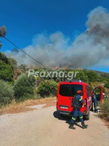 «Αν βρίσκεστε στις περιοχές Μεσοχώρια και Ραπταίοι απομακρυνθείτε προς Στύρα», τιτάνια μάχη με τις φλόγες στην Εύβοια, ΒΙΝΤΕΟ