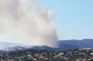 «Αν βρίσκεστε στις περιοχές Μεσοχώρια και Ραπταίοι απομακρυνθείτε προς Στύρα», τιτάνια μάχη με τις φλόγες στην Εύβοια, ΒΙΝΤΕΟ