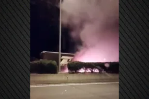 Στις φλόγες τυλίχθηκε νταλίκα στην Ιόνια Οδό: Πήρε φωτιά φορτηγό με καρπούζια ΒΙΝΤΕΟ