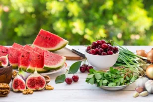 Καλοκαίρι στο πιάτο: 5 ελληνικά superfoods που θα σε απογειώσουν τώρα!
