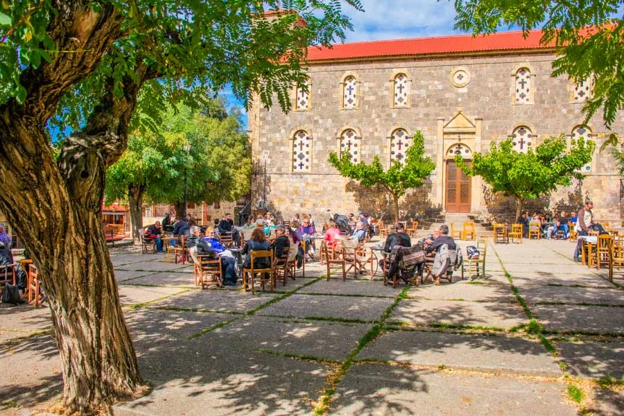 Κορινθία: 8 χωριά για καλοκαιρινές εκδρομές με θάλασσα, βουνό και φαγητό