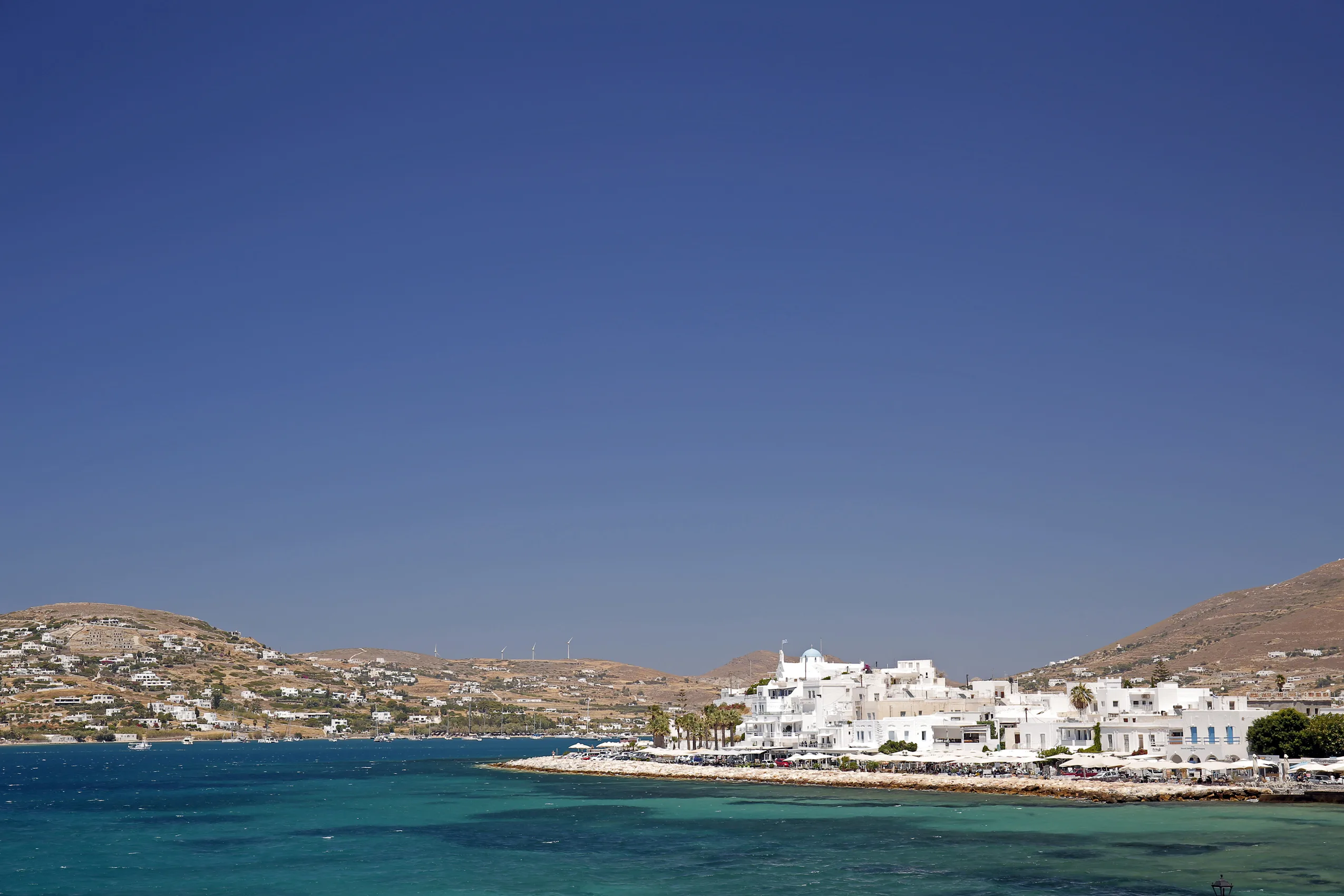 Πάρος travel guide: Τι να δεις, πού να κολυμπήσεις και γιατί αξίζει μια μέρα στην Αντίπαρο