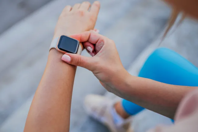 Δεν έκανες 10.000 βήματα; Το smartwatch μάλλον σε αγχώνει άδικα