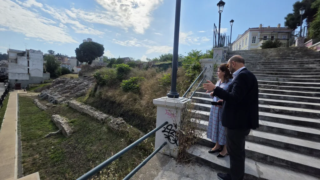 Ο Υφυπουργός Πολιτισμού Ιάσονας Φωτήλας στην «Π» για το Ρωμαϊκό Ωδείο: «Κανείς δεν αποκλείεται» Ο Υφυπουργός Πολιτισμού Ιάσονας Φωτήλας στην «Π» για το Ρωμαϊκό Ωδείο: «Κανείς δεν αποκλείεται»