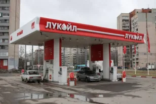 Ρωσία: Καβγάδες στις ουρές για βενζίνη – Ο Πούτιν παραδέχεται ελλείψεις