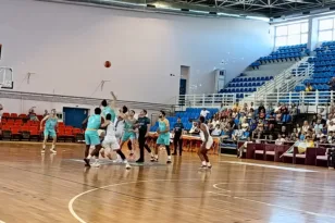 Η ΑΕ Γλαύκου Έσπερου στο +10 στο ημίχρονο στον τελικό με τον Χολαργό