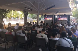 Πάτρα: Καφέ, καταστήματα εστίασης και μπαρ γέμισαν λόγω του Ολυμπιακός-Παναθηναϊκός, ΦΩΤΟ