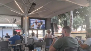 Πάτρα: Καφέ, καταστήματα εστίασης και μπαρ γέμισαν λόγω του Ολυμπιακός-Παναθηναϊκός, ΦΩΤΟ Πάτρα: Καφέ, καταστήματα εστίασης και μπαρ γέμισαν λόγω του Ολυμπιακός-Παναθηναϊκός, ΦΩΤΟ