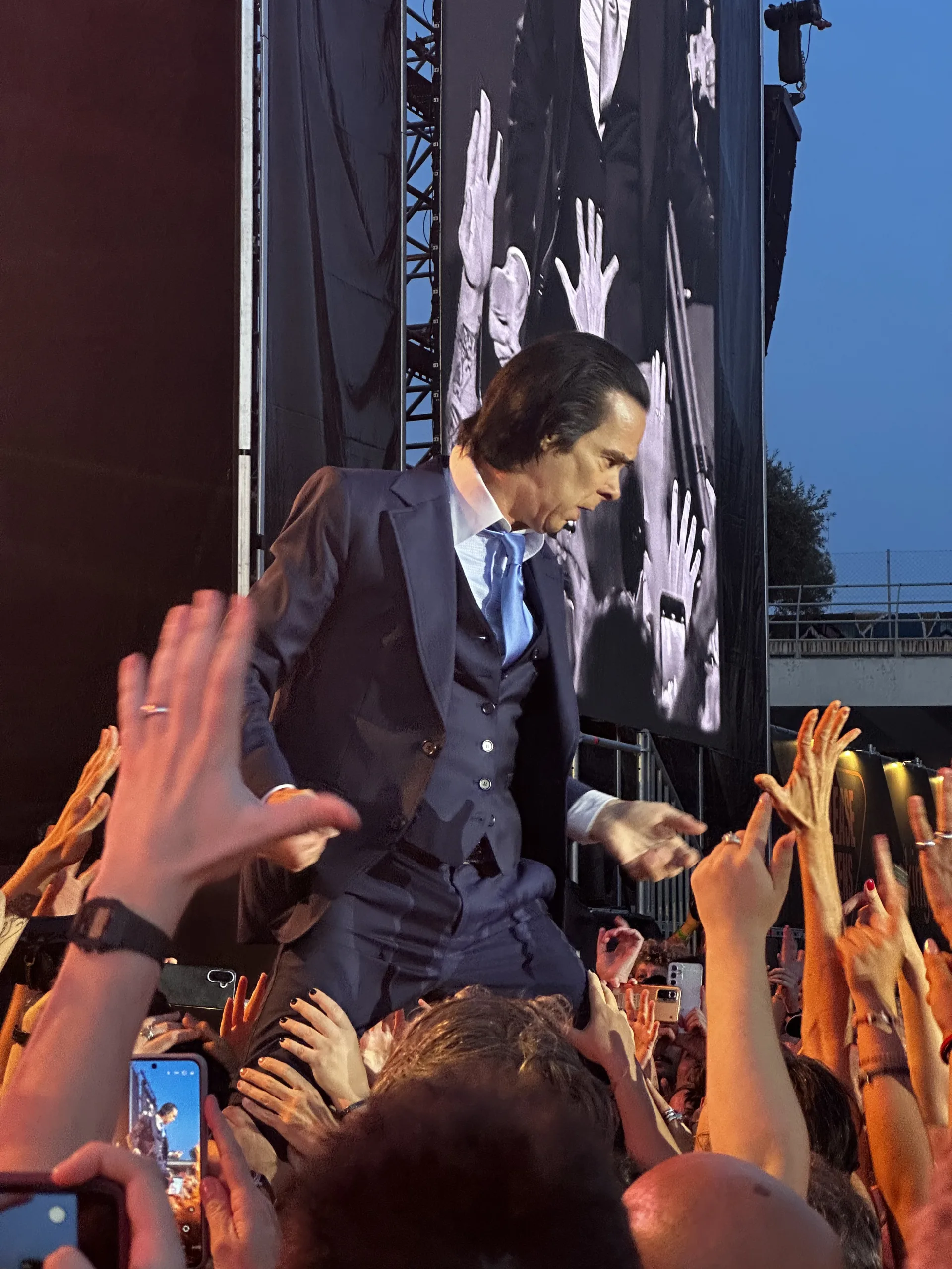 Nick Cave and The Bad Seeds: Μια καθηλωτική συναυλία και μια ασύλληπτη εμφάνιση στο Release Athens 2026 Nick Cave and The Bad Seeds: Μια καθηλωτική συναυλία και μια ασύλληπτη εμφάνιση στο Release Athens 2026
