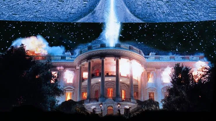 Από τον ET στα UFO του Πενταγώνου: Γιατί κάθε εποχή φτιάχνει τους δικούς της εξωγήινους Από τον ET στα UFO του Πενταγώνου: Γιατί κάθε εποχή φτιάχνει τους δικούς της εξωγήινους