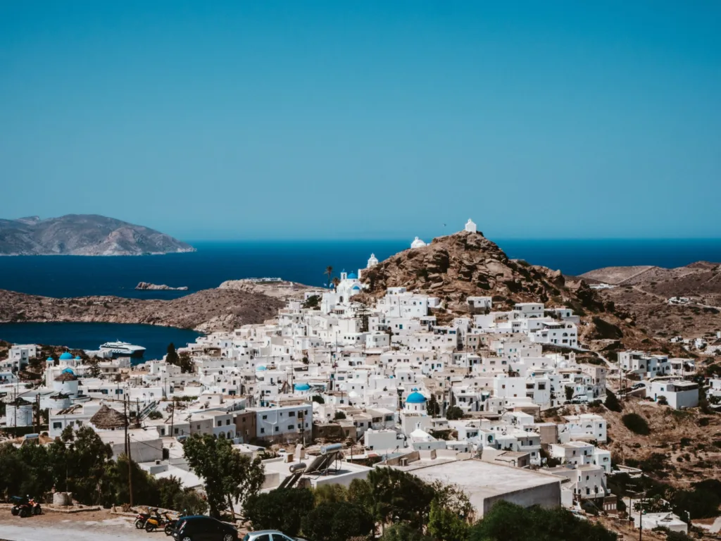 4+2 προορισμοί για solo travellers τα Σαββατοκύριακα του καλοκαιριού Αφίσα για το ios
