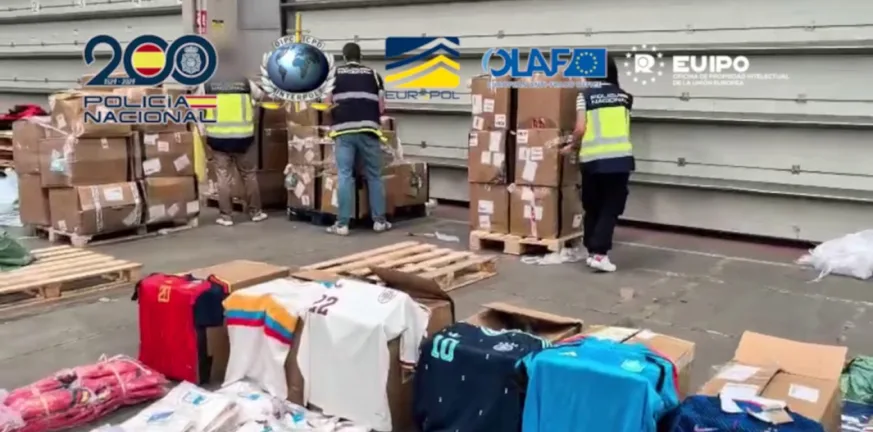 Ισπανία: Κατασχέθηκαν περισσότερες από 66.000 «μαϊμού» φανέλες του Μουντιάλ 2026, ΒΙΝΤΕΟ