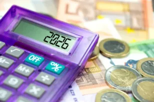 ΕΦΚΑ: Το ασφαλιστικό ξαναμπαίνει σε ζώνη πίεσης – Πώς χάνονται τα πλεονάσματα μετά από 13 χρόνια