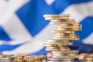 Από το έλλειμμα 15,4% στο πλεόνασμα: Η μεγάλη ανατροπή της Ελλάδας και οι νέες παγίδες