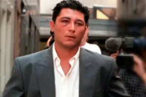 «Σαν χαστούκι στο πρόσωπο», ξέσπασμα συγγενών του Γιώργου Γιαννόπουλου για την απόφαση μη έκδοσης του Δαλαμάγκα στην Αυστραλία «Σαν χαστούκι στο πρόσωπο», ξέσπασμα συγγενών του Γιώργου Γιαννόπουλου για την απόφαση μη έκδοσης του Δαλαμάγκα στην Αυστραλία
