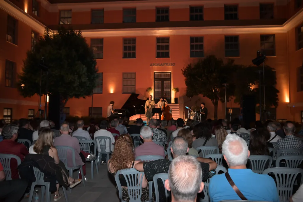Πάτρα: Το «Jazz and More» γέμισε την πόλη με αυτοσχεδιασμούς, master classes και νέους μουσικούς ΦΩΤΟ Πάτρα: Το «Jazz and More» γέμισε την πόλη με αυτοσχεδιασμούς, master classes και νέους μουσικούς ΦΩΤΟ