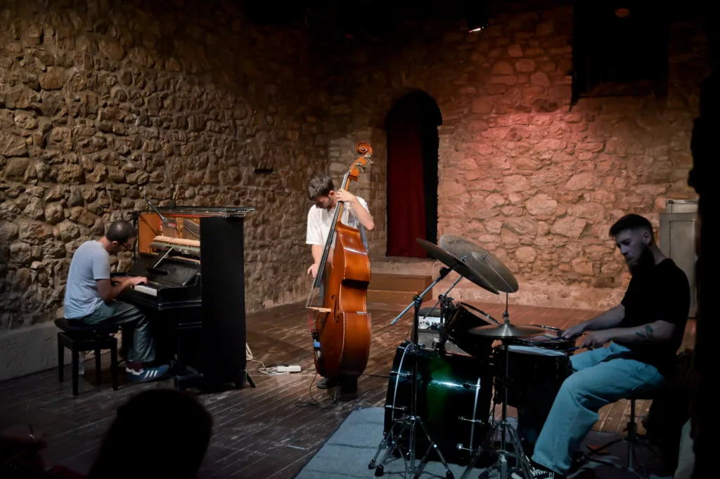 Πάτρα: Η jazz βγήκε στους δρόμους και άνοιξε το «jazz and more» με ρυθμό και αυτοσχεδιασμό