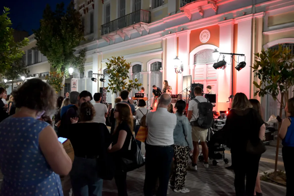 Πάτρα: Η jazz βγήκε στους δρόμους και άνοιξε το «jazz and more» με ρυθμό και αυτοσχεδιασμό