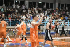 Βραδιά ανόδου κι έγινε η νύχτα... μέρα στο κλειστό γυμναστήριο Ροϊτίκων - Φωτογραφίες