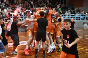 Βραδιά ανόδου κι έγινε η νύχτα... μέρα στο κλειστό γυμναστήριο Ροϊτίκων - Φωτογραφίες