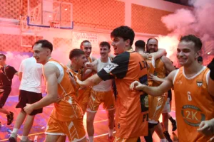 Βραδιά ανόδου κι έγινε η νύχτα... μέρα στο κλειστό γυμναστήριο Ροϊτίκων - Φωτογραφίες Βραδιά ανόδου κι έγινε η νύχτα... μέρα στο κλειστό γυμναστήριο Ροϊτίκων - Φωτογραφίες