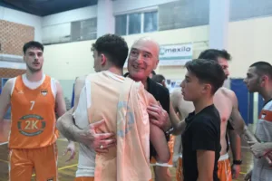 Βραδιά ανόδου κι έγινε η νύχτα... μέρα στο κλειστό γυμναστήριο Ροϊτίκων - Φωτογραφίες