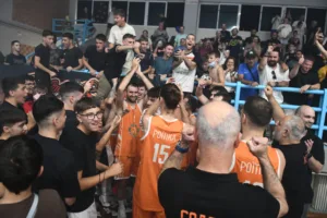 Βραδιά ανόδου κι έγινε η νύχτα... μέρα στο κλειστό γυμναστήριο Ροϊτίκων - Φωτογραφίες