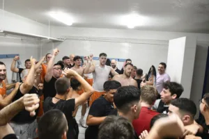 Βραδιά ανόδου κι έγινε η νύχτα... μέρα στο κλειστό γυμναστήριο Ροϊτίκων - Φωτογραφίες