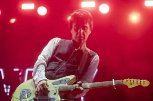 Τζόνι Μαρ: Οι κιθάρες των Smiths και των Oasis βγαίνουν στο σφυρί