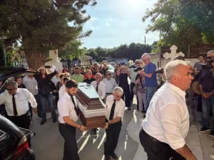 Καλαμάτα: Με λευκά τριαντάφυλλα το τελευταίο «αντίο» στην 39χρονη, ράγισαν καρδιές στην κηδεία της