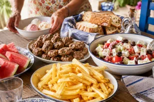 Γιατί τα φαγητά του καλοκαιριού είναι πάντα λίγο πιο μαμαδίστικα;